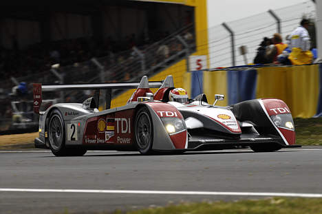 Tom Kristensen fik et fantastisk comeback og førte Le Mans i de første 17 timer, før hans Audi R10 mistede et hjul.